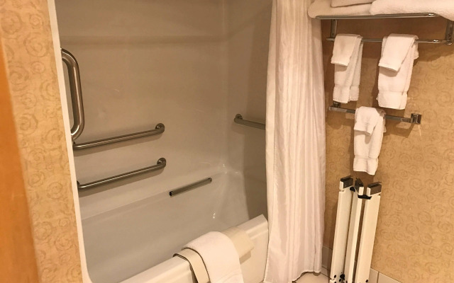 Best Western Plus Revere Inn & Suites