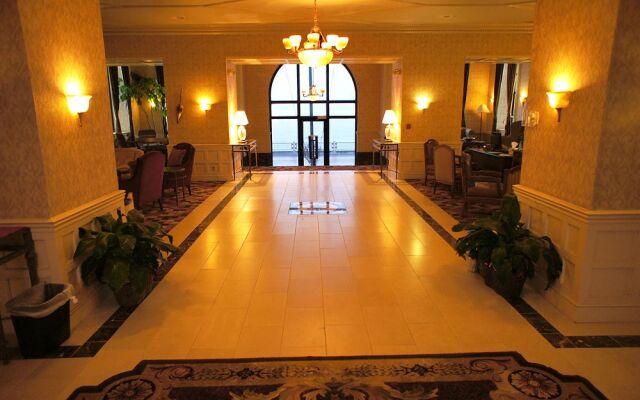 Roberts Riverwalk Urban Resort Hotel