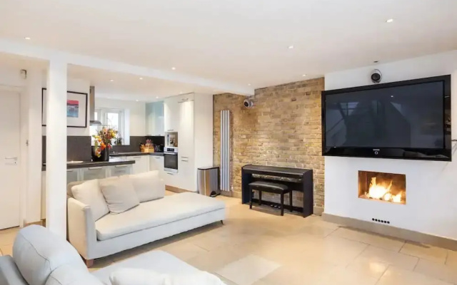 Knightsbridge Central 4th Floor Walk up- Penthouse