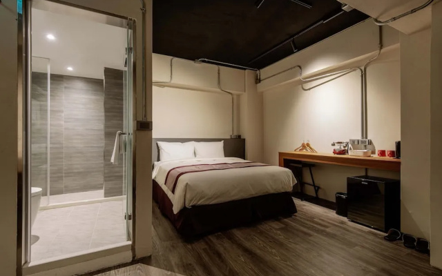 Saturn Hotel