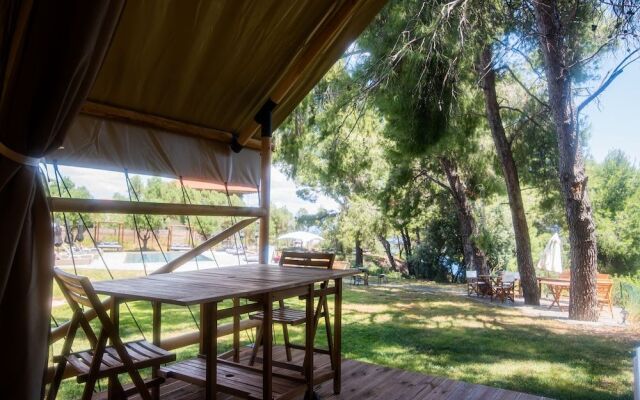 Pefkon Suites