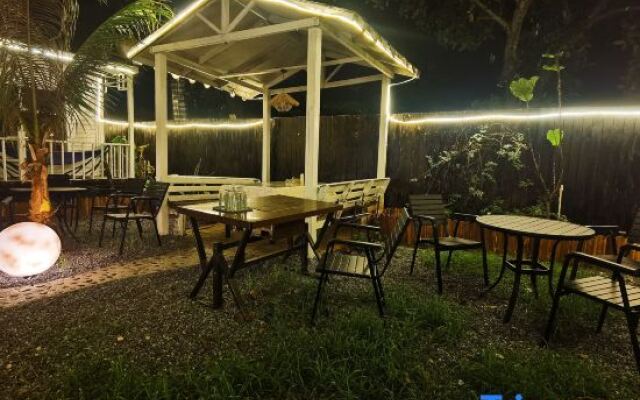 Jane Yiju Seaview B&B