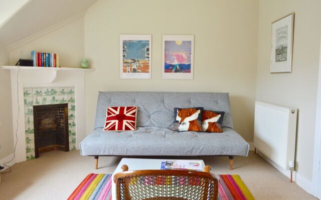 2 Bedroom Flat In Edinburgh