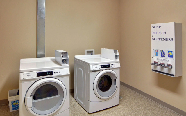 Quality Suites Near Cedar Creek Lake
