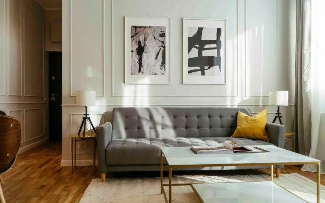 Bright 2BR Flat - Palace Hall - Charming Balcony