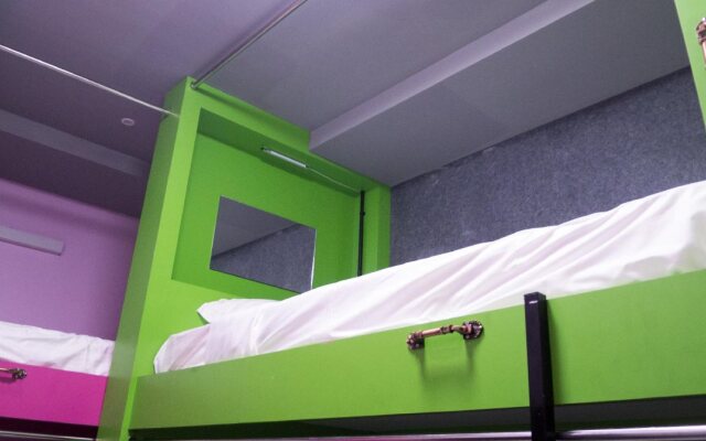 Color Creative Hotel - Hostel
