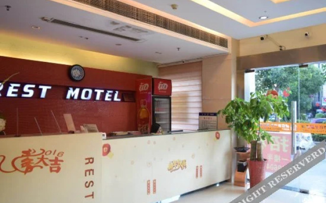 A Home Chain Hotel (Jinjiang Airport Huzhong)