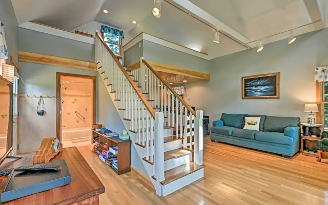 Charming Stonington Studio w/ Ocean Views!