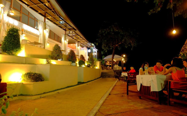 Koh Ngai Cliff Beach Resort