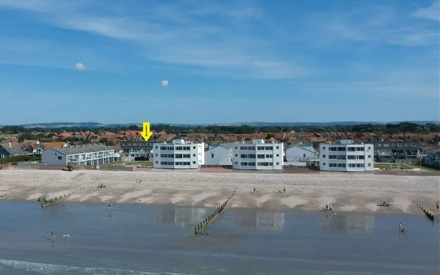 87 Marineside Beach Side Property With Stunning sea Views