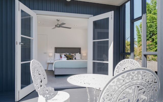 Artemis Modern 2 bedrooms unit in Castor Bay