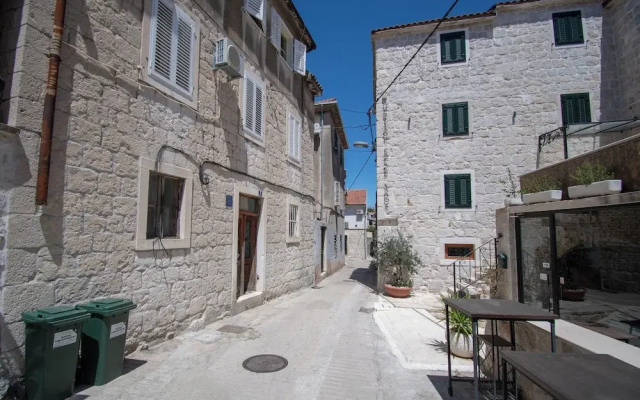 Kira, One Bedroom Apartment In Old Town