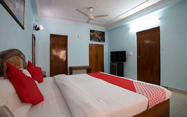 OYO 43687 Golden Deluxe Hotel