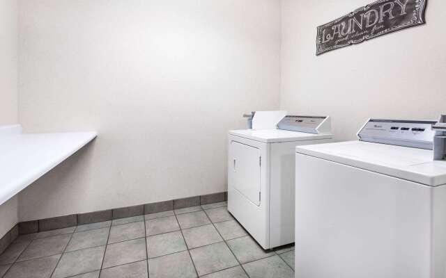 Super 8 by Wyndham Marysville/Port Huron Area