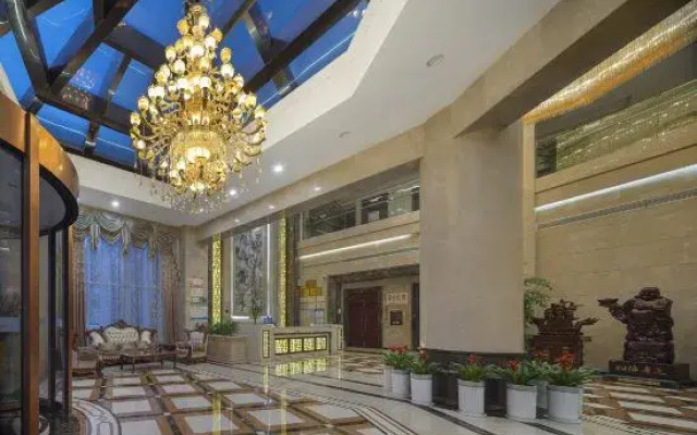 Luoshan Junfu Hotel