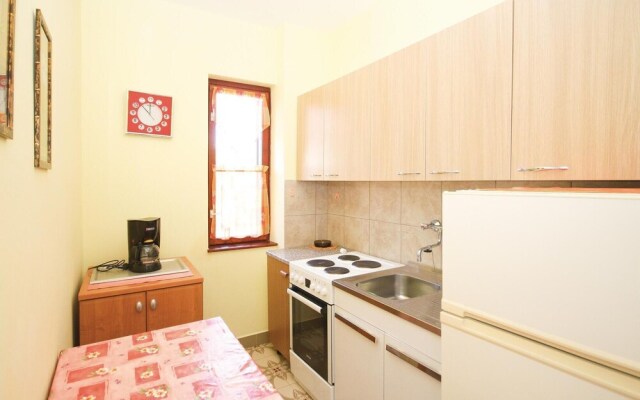 Nice Apartment in Stinjan With 2 Bedrooms and Wifi