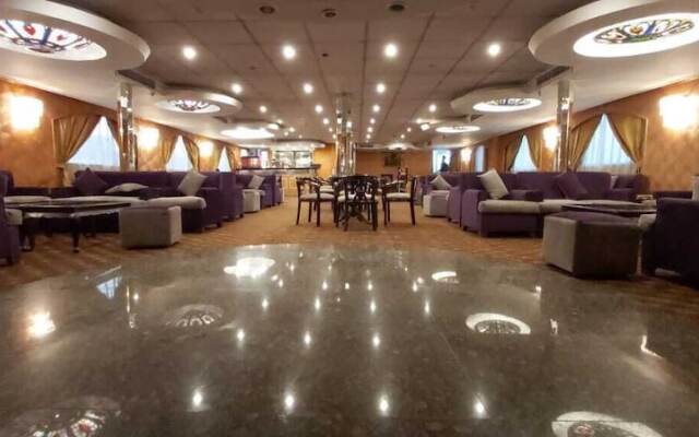 Queen isis floating hotel in minya