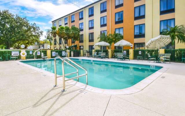 Comfort Suites Tampa - Brandon