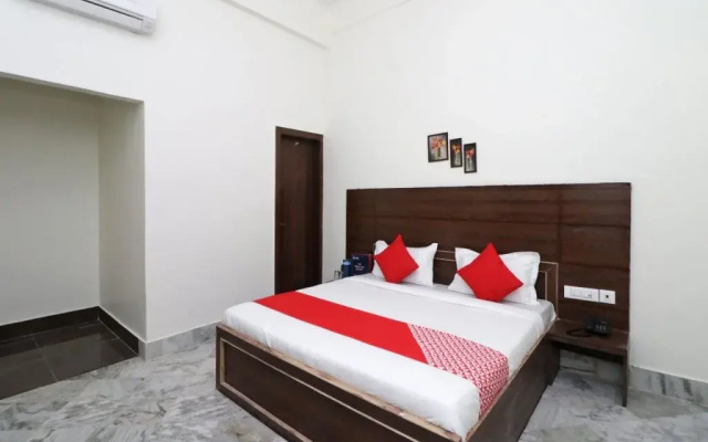 OYO 12493 Heera Guest House