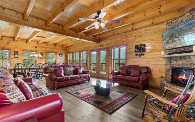 Mountain View Pool Lodge