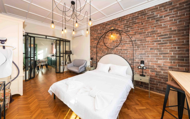 The Heart of the City Center Luxury Apartment 1