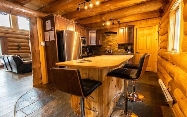 Le St-c me- Spa-piscine- Billard - Ski Val St-c me