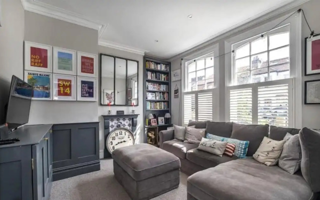 London Charm on Connaught Avenue