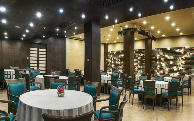 Eskan Alvand Hotel