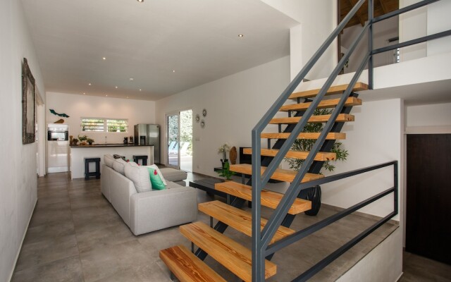 Casa Maria Curacao. Luxury 6 Bedroom Villa Next to Supermarket & Jan Thiel Beach
