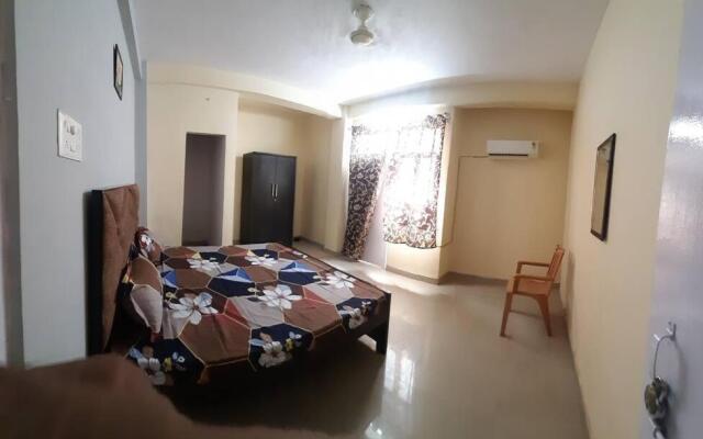 1bedroom ensuit flat with free covered car parking