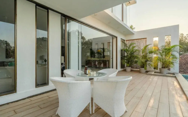 Lux 4bhk w Elevated Pool 3km to Beach Lazy Duck