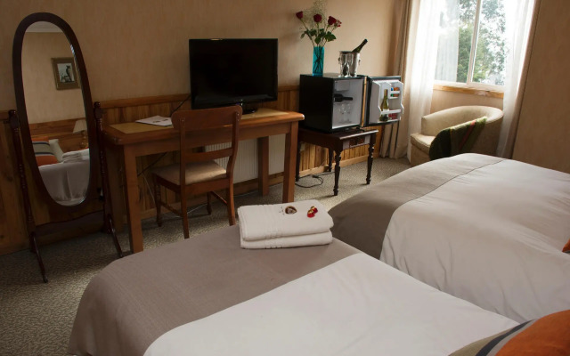 Borde Lago Hotel