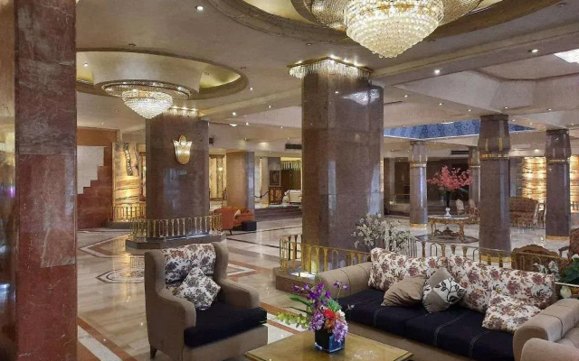 Lamar Hotel