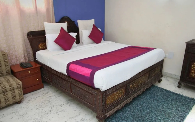 OYO 4452 Hotel Pigeon International