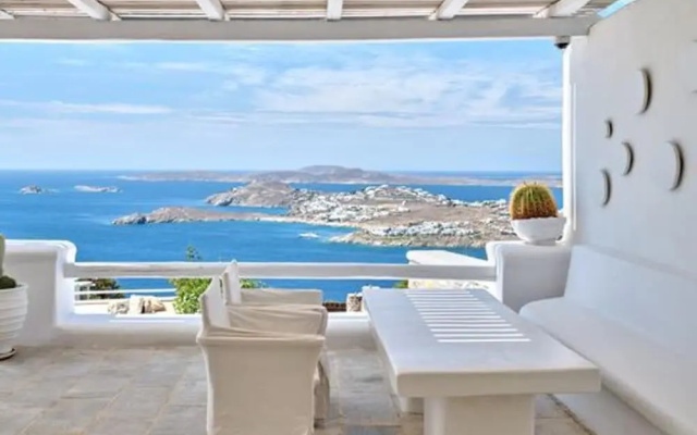 Stunning Villa With Panoramic View