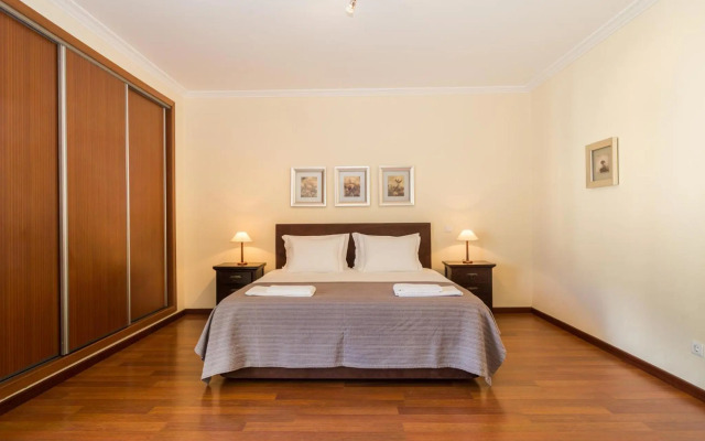 Villa Linda, Alto da Ria