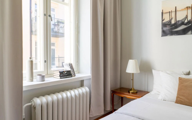 Stylish 1br with balcony & private sauna