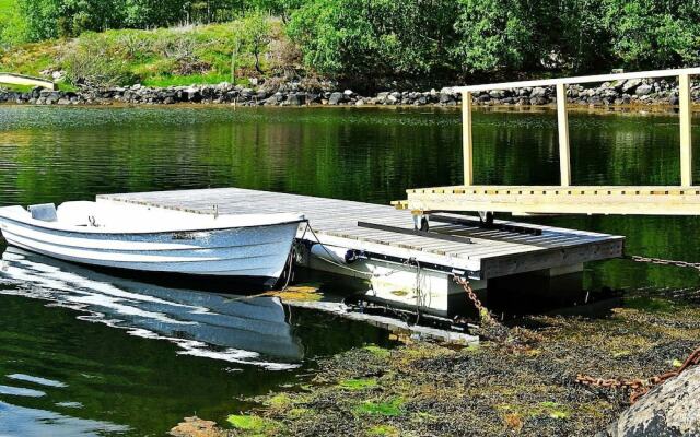 8 Person Holiday Home in Stadlandet