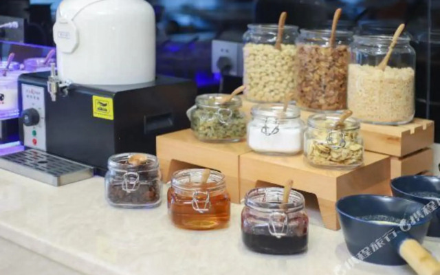 Kyriad Hotel (Huainan Wanda Plaza Longhu Park)