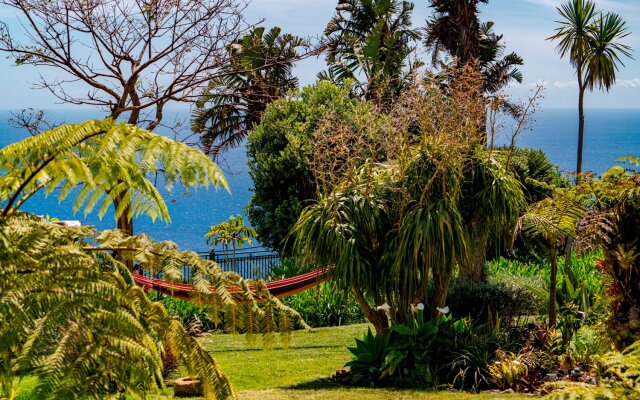 Spacious tranquil premium villa, A/C, large garden, sea-view – Garden Paradise
