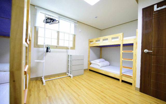 Ganderak Guesthouse - Hostel