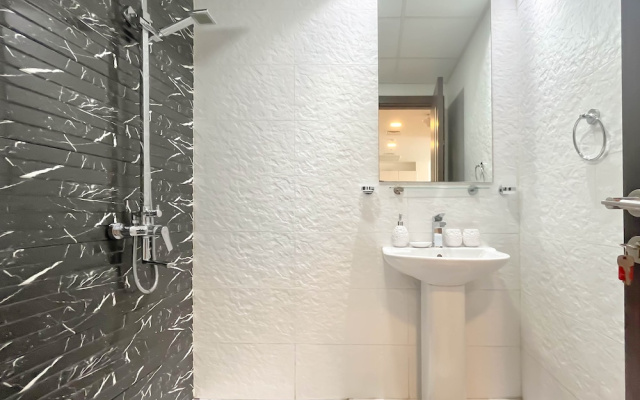 Bright 2bed Family Home: Pool, Gym & Kids Play