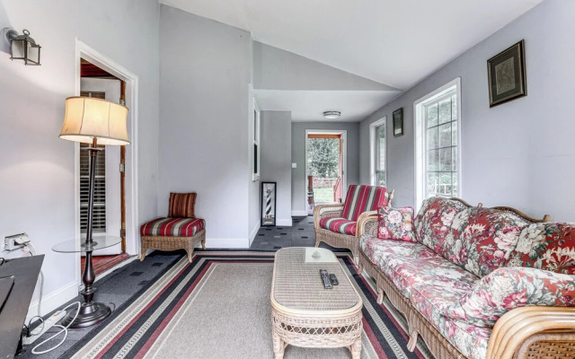 Pet-friendly House w/ Deck in Lawrenceville