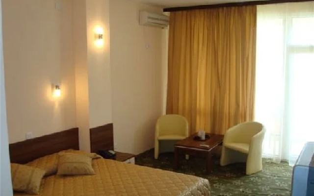 Palace Lake Mezotermale