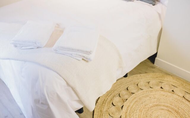 One&Lux Byron Suites