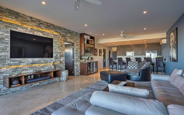 Luxe Mtn Top Retreat w/ Pool Access & Sea View!