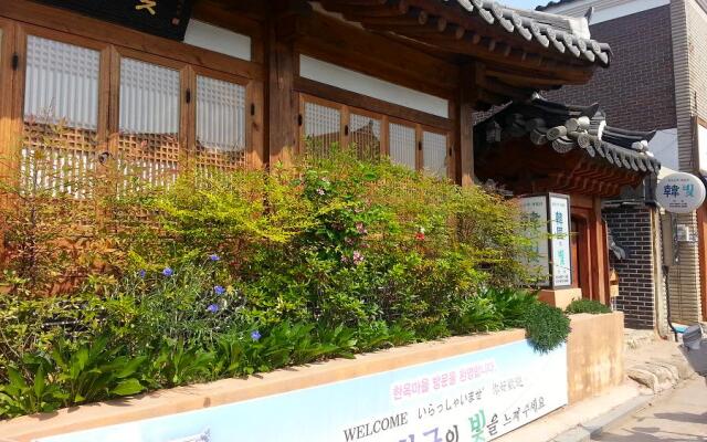 Jeonju Hanok Maeul Hongran Mideok Hanok