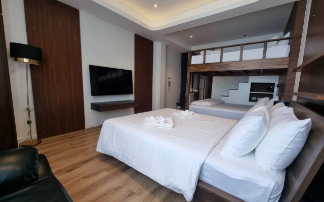 Play Poshtel & Cafe (SHA Certified)