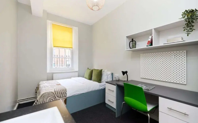 Classic Room 07 - Louise House Summer Youth Accommodation