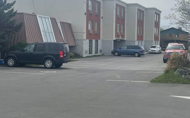 Hotel Rodeway Inn And Suites